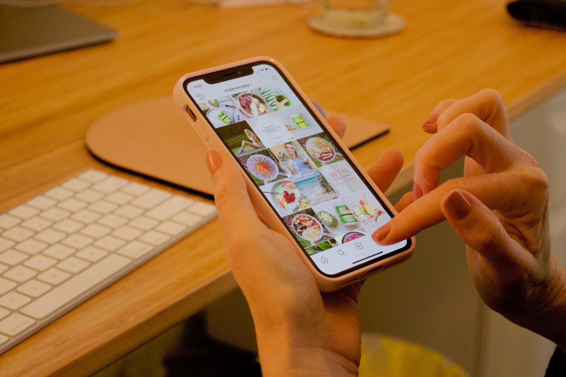 how to get rid of hollow arrow on iphone?  [Solution] 2024