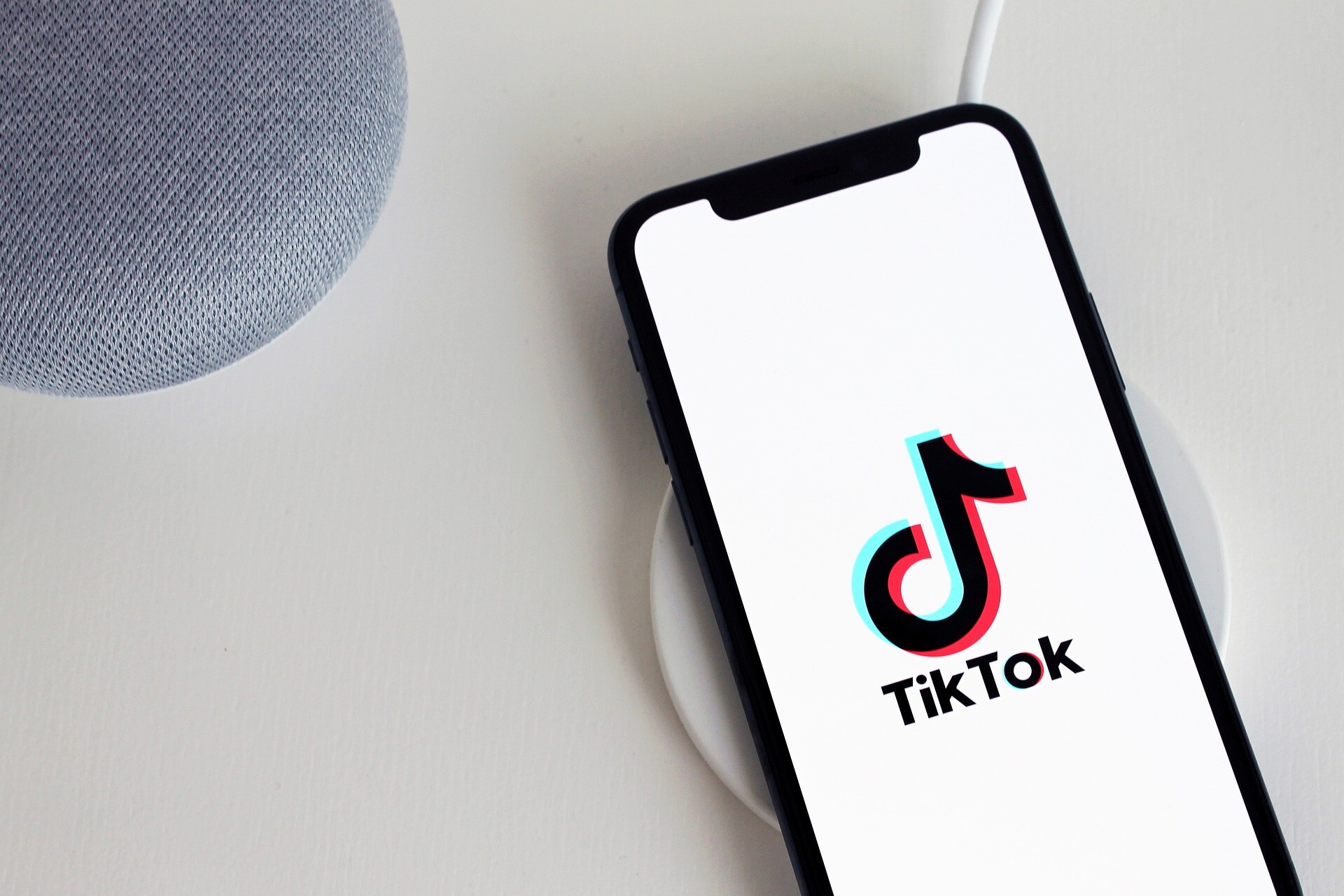 TikTok video scrubbing: How to fast-forward and backward TikTok videos